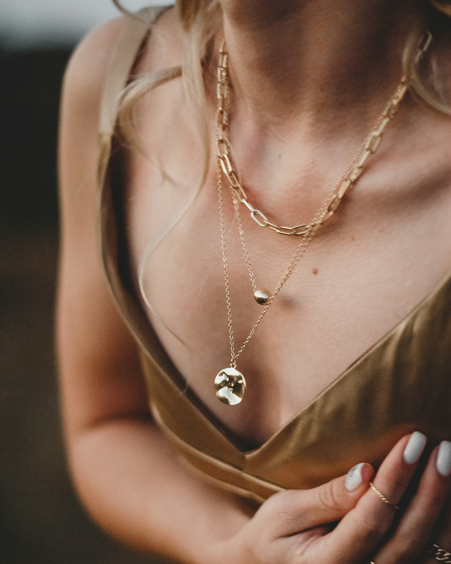 Twin layer necklace on the neck