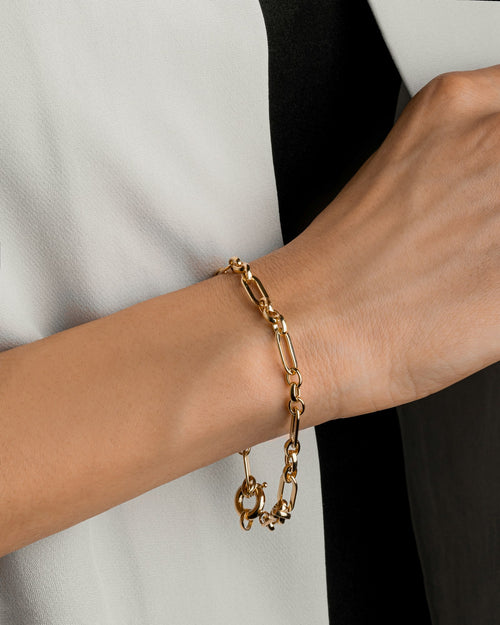 Chain bracelet worn on the wrist