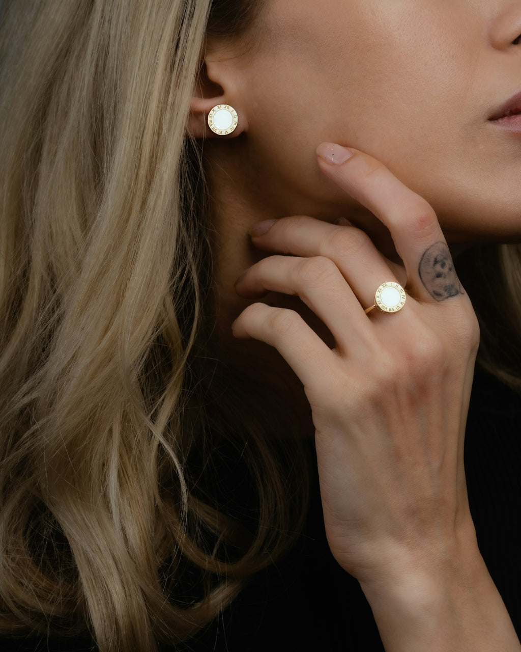 Solitaire ring worn on the hand